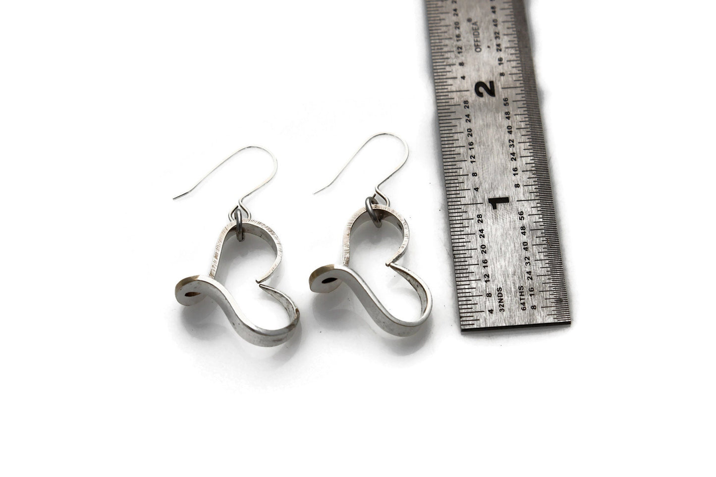 Adorable Heart Hoop Earrings Hearts in Tines