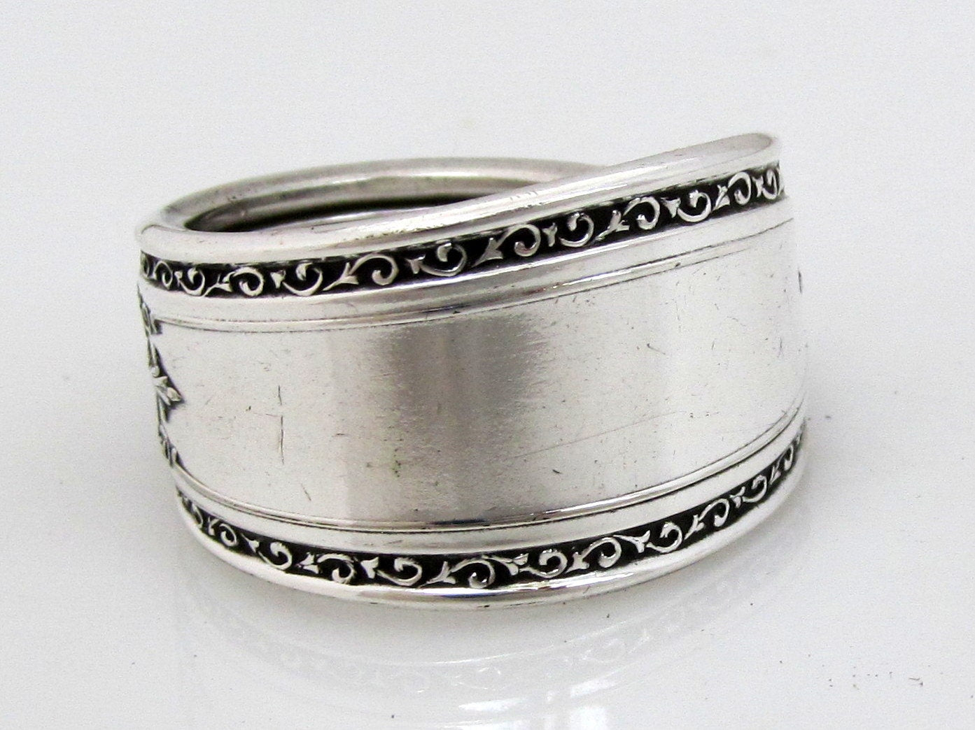 Mens Spoon Ring Triumph Pattern