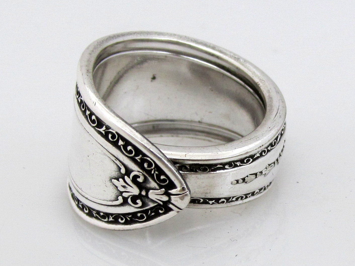 Mens Spoon Ring Triumph Pattern